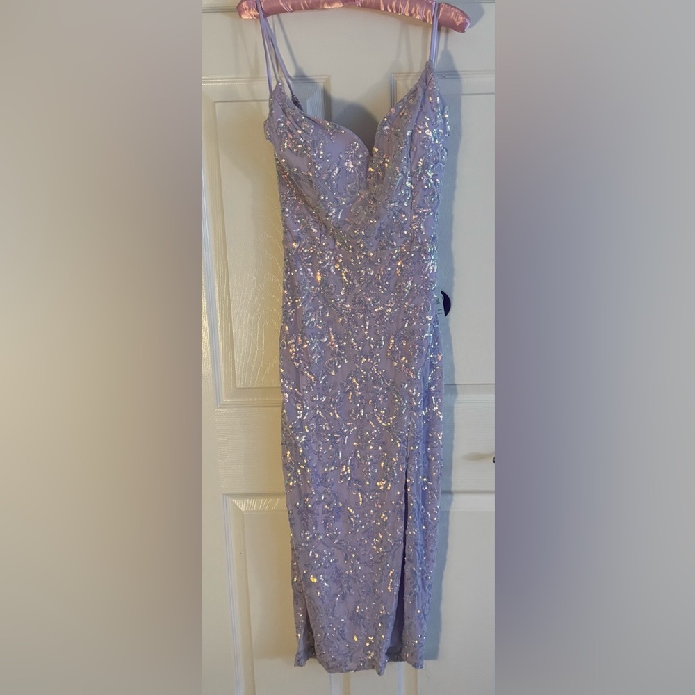 L NWT Lilac Sequin Prom Dress with V-Neck and Spaghetti Straps